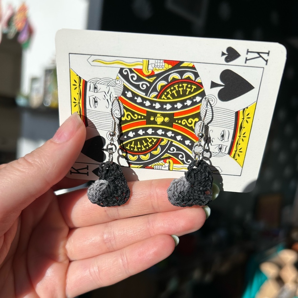 Crochet heart‎ earrings